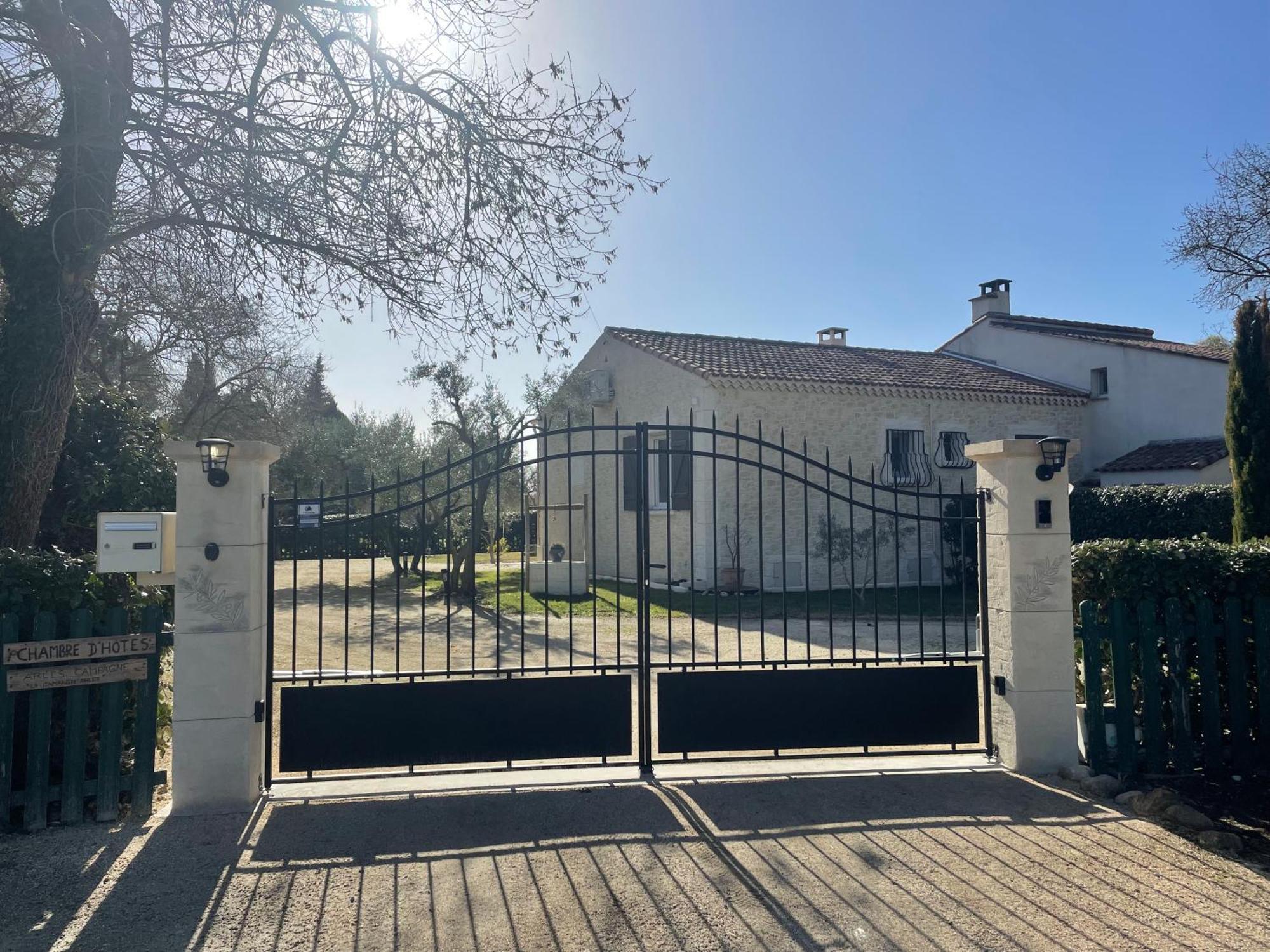 Arles Campagne Location "La Campagn'Arles" Bed & Breakfast Exterior foto